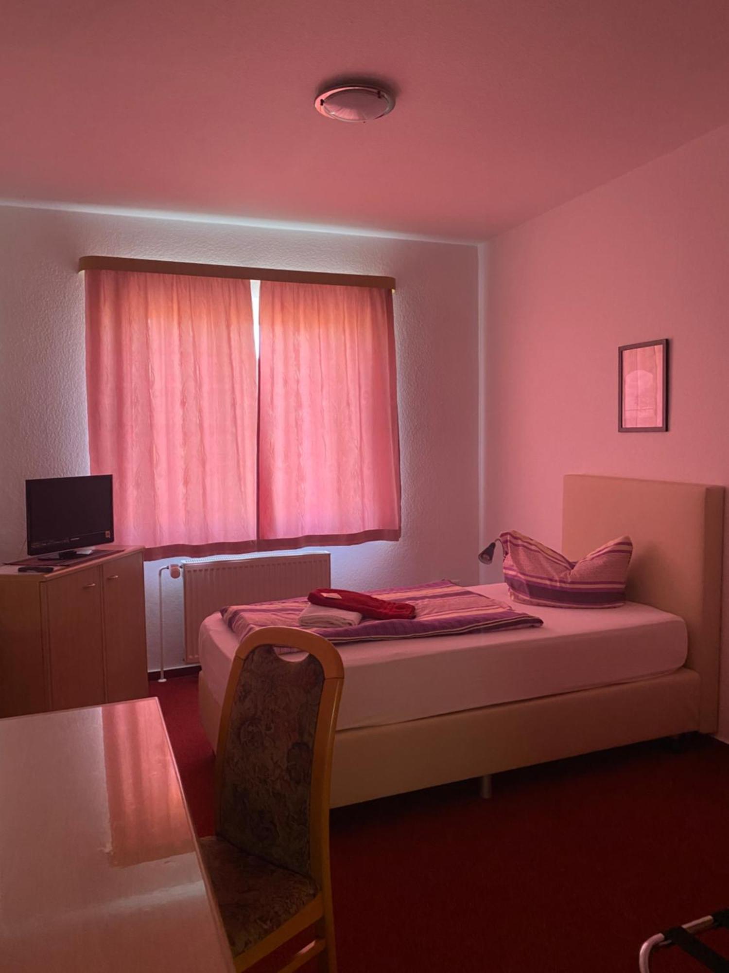 Zur Linde Hotel Ostrau  Екстериор снимка